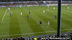 Nhung pha but toc nhu van dong vien dien kinh tren san bong hinh anh