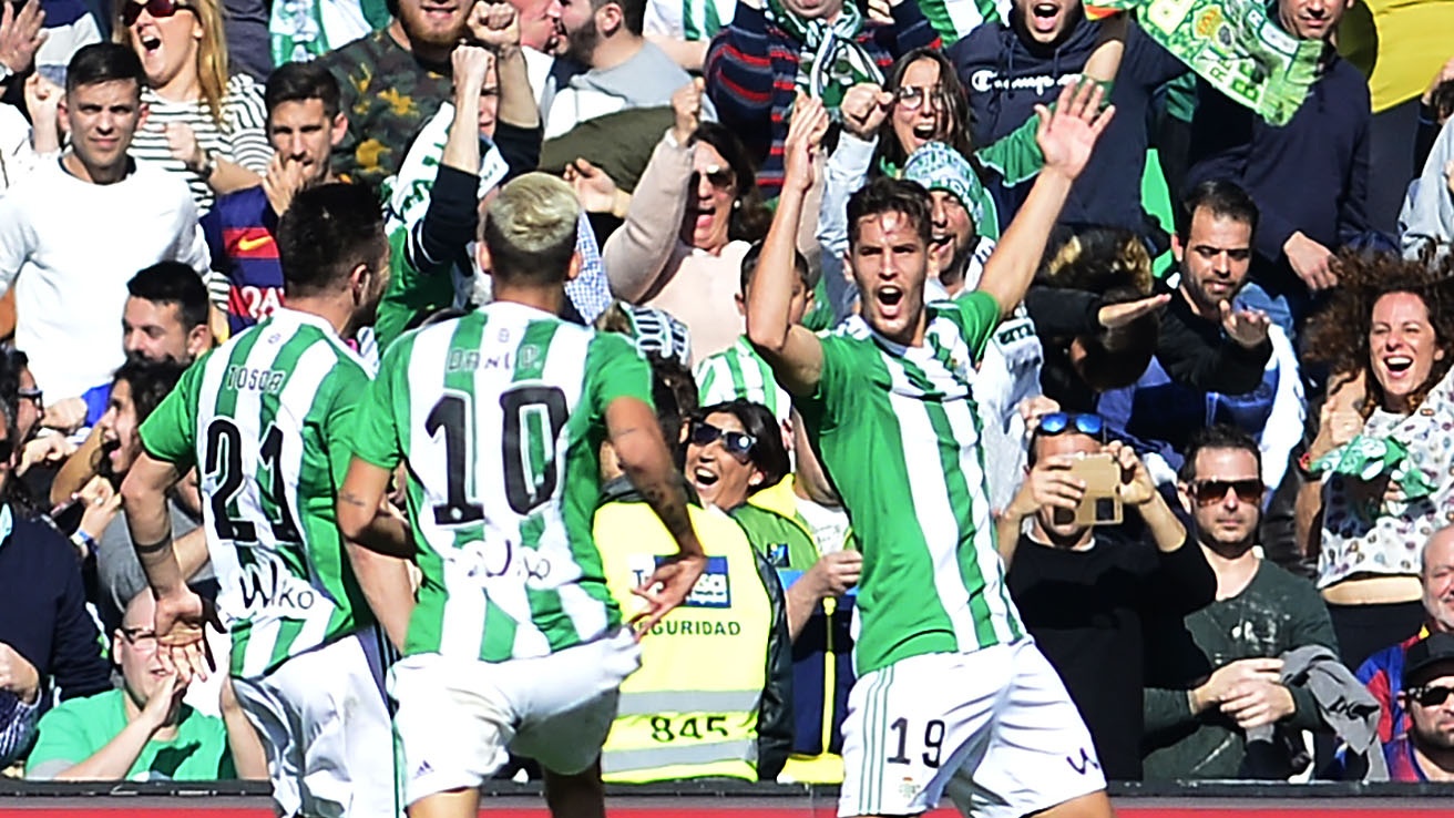 Video Barca vat va cam hoa Real Betis hinh anh