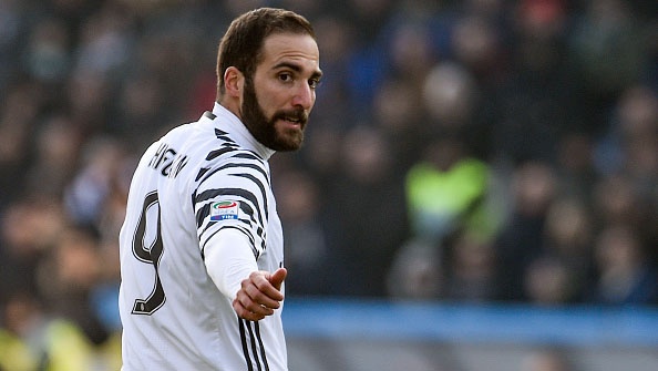Higuain toa sang giup Juventus thang Sassuolo hinh anh