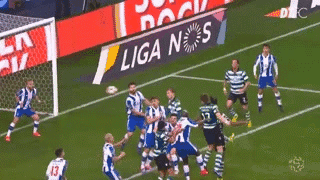 HLV doi thu om dau sau pha cuu thua cua Casillas hinh anh