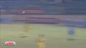 Pha bay nguoi danh dau dang cap cua cau thu Quang Nam hinh anh