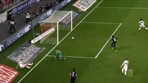 Cau thu co 2 pha bo lo kho tin o mot tran dau hinh anh