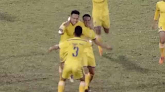 Pha sut xa ghi ban dang cap cua cau thu SLNA hinh anh