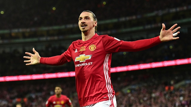 Ibra toa sang giup MU vo dich League Cup hinh anh