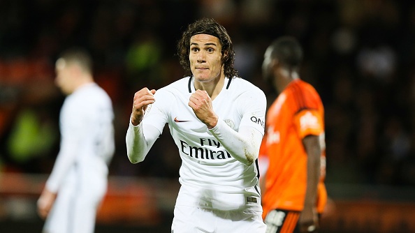 Pha danh got ghi ban o goc hep cua Cavani hinh anh