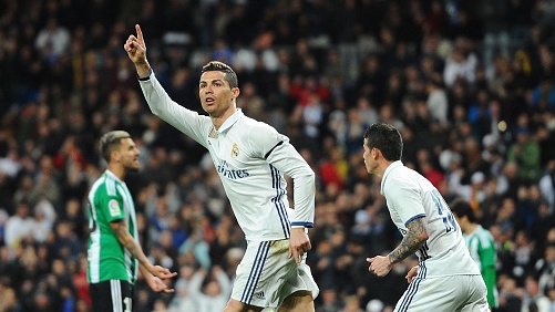 Fact #6: Ronaldo lien tiep lap ky luc hinh anh