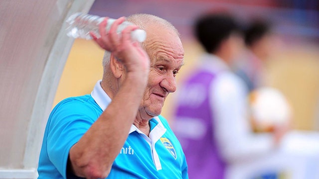 HLV CLB Thanh Hoa doi 'an thua' voi trong tai hinh anh