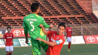 CLB Ha Noi len ngoi dau, Than Quang Ninh bi cam hoa hinh anh