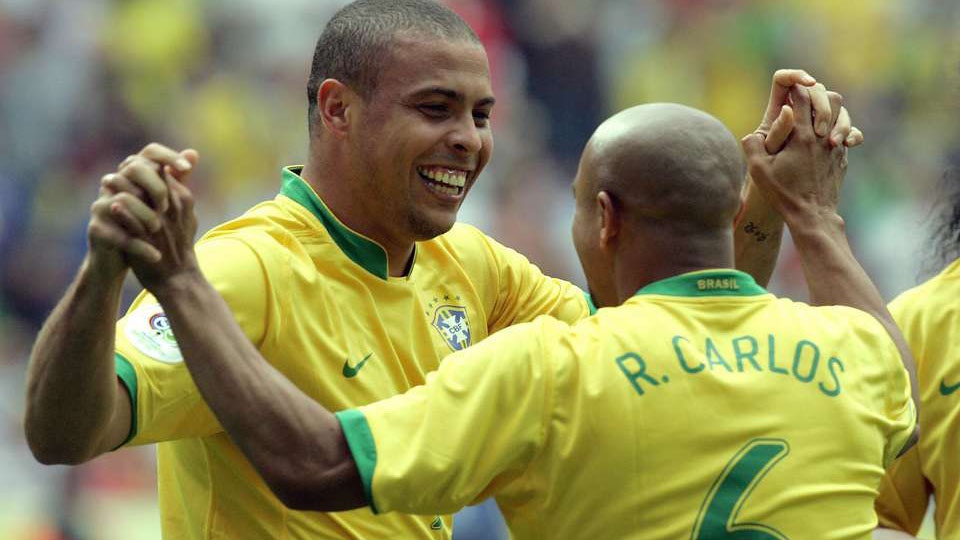 Roberto Carlos: 'Ronaldo thuc su dac biet' hinh anh