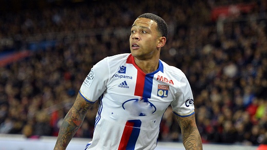 Depay ghi ban dep nhat Ligue 1 trong thang 3 hinh anh