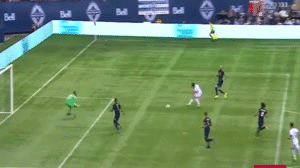 Pha cuu thua tren vach voi cua Ashley Cole hinh anh