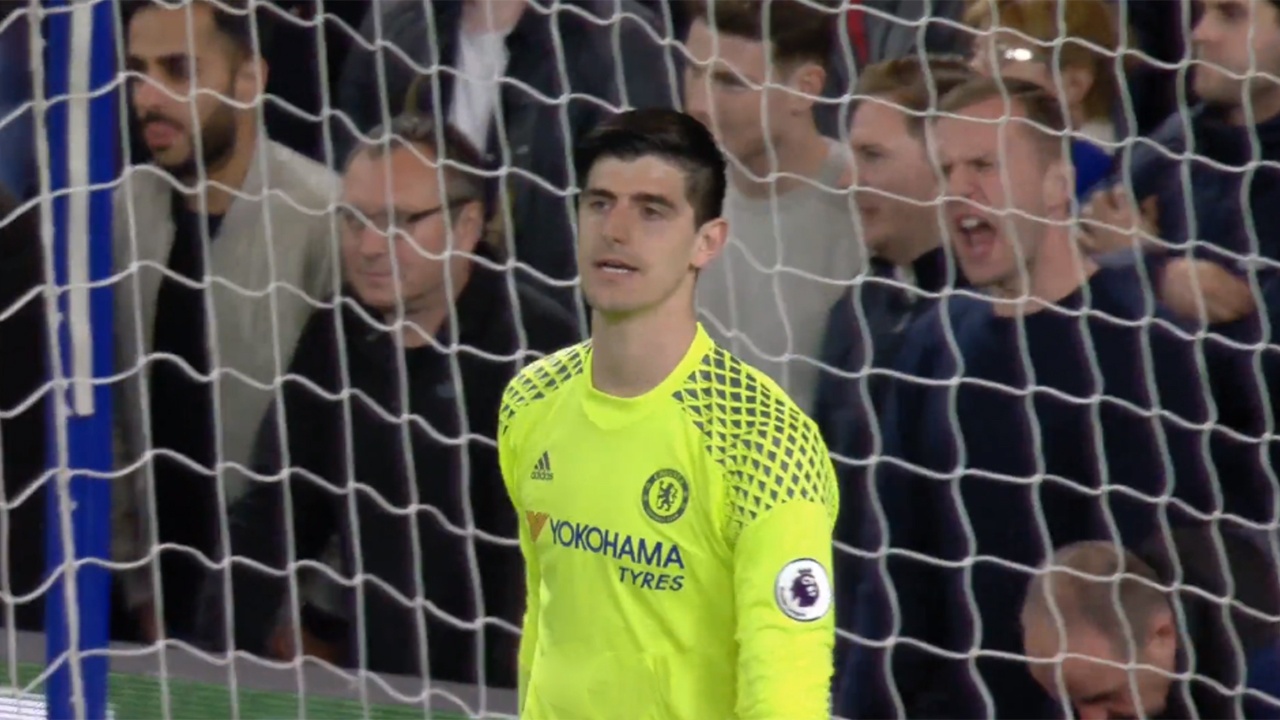 Can canh sai lam cua Courtois khien Chelsea nhan ban thua hinh anh