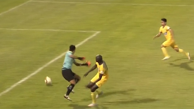 Ban thang tranh cai cua CLB Thanh Hoa vao luoi HAGL hinh anh