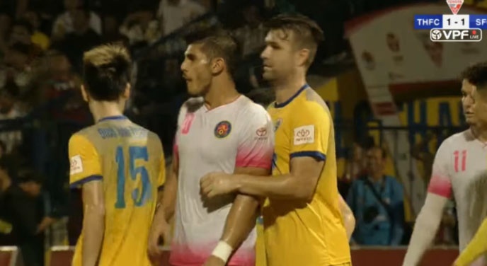 CLB Thanh Hoa suyt thua sau khi Tien Thanh nhan the do hinh anh