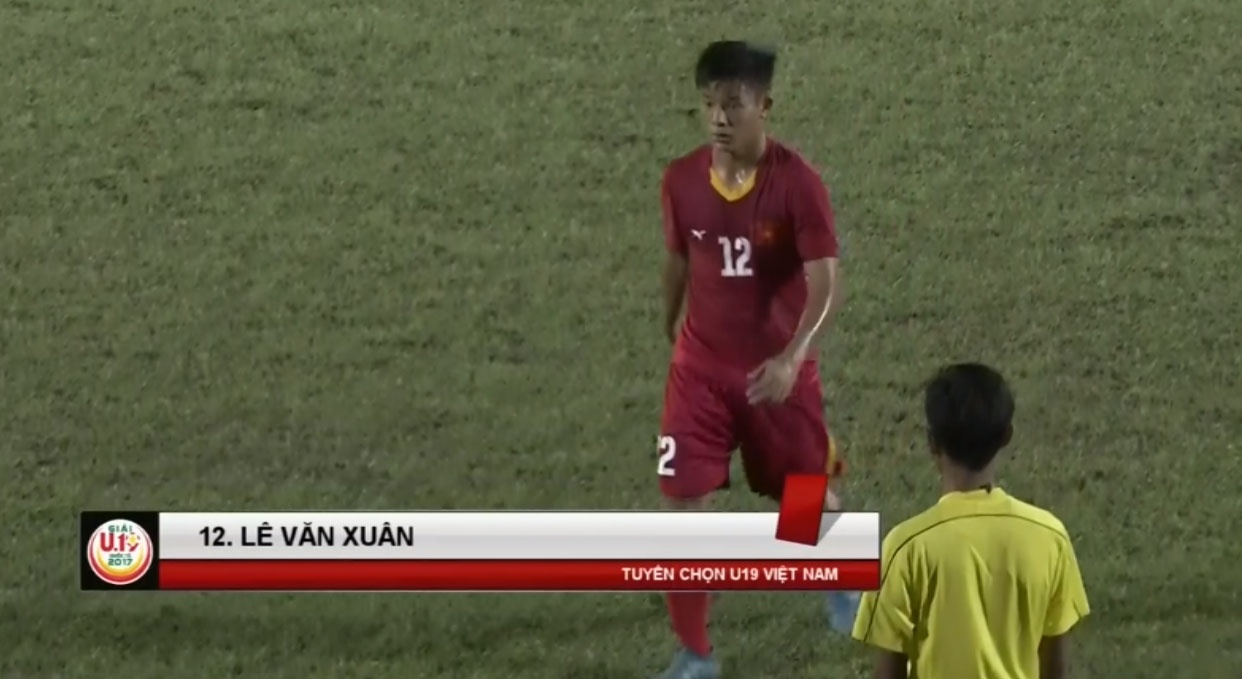 Van Xuan nhan the do sau pha pham loi voi cau thu U19 HAGL hinh anh