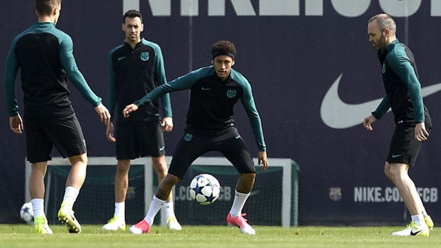 Cau thu Barcelona vui ve da ma truoc tran gap Juventus hinh anh