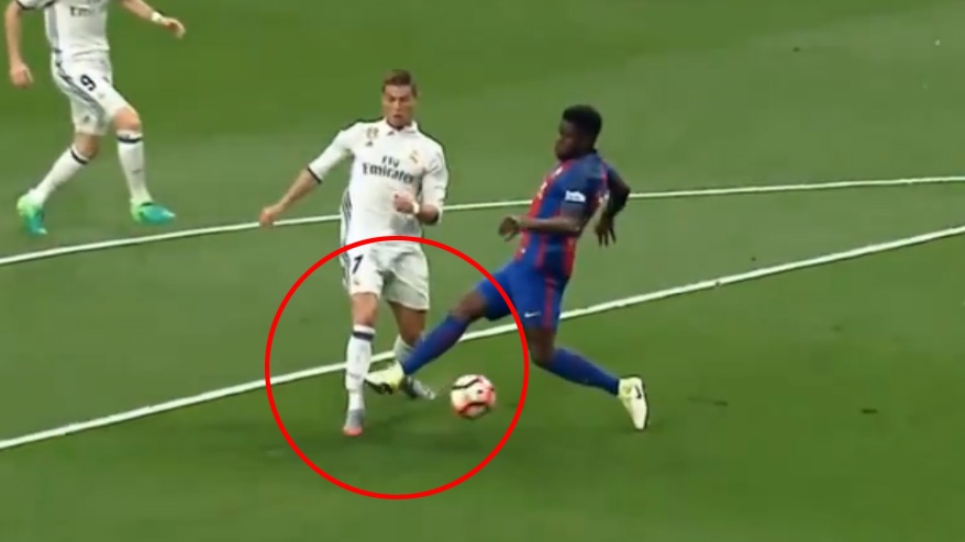 Video Ronaldo nga trong vong cam cua Barca nhung khong co 11 m hinh anh