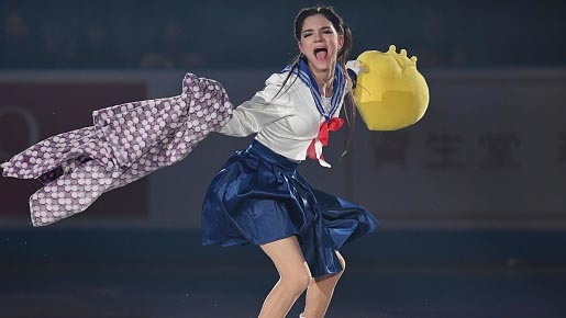 VDV truot bang gay sot khi hoa than thanh 'Thuy thu Mat trang' hinh anh