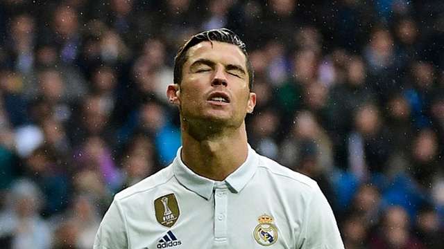 Video pha sut hong 11 m cua Ronaldo khien Real suyt om han hinh anh