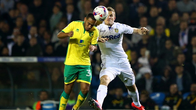 Leeds United lo co hoi len hang sau tran hoa kich tinh hinh anh