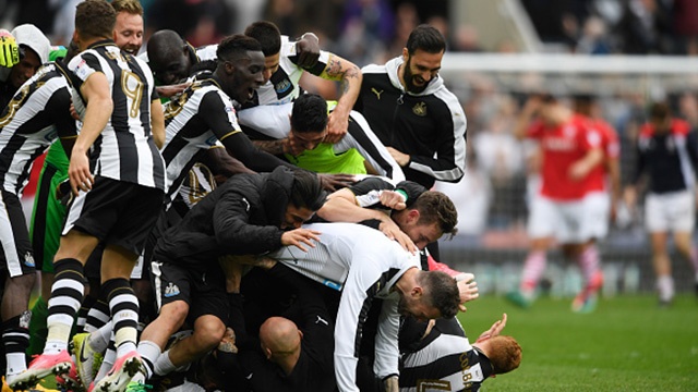 Video chien thang giup Newcastle vo dich Championship hinh anh