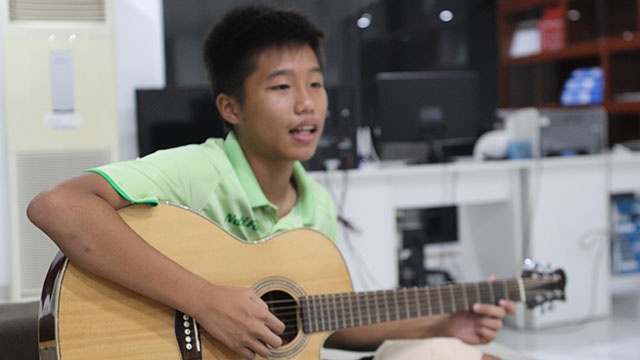 Mot ngay an tap cua cau thu nhi tai Hoc vien JMG TP.HCM hinh anh