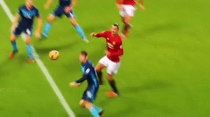 Nhung pha xu ly an tuong cua cau thu MU o Europa League hinh anh