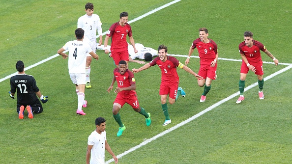 HLV U20 Bo Dao Nha bat khoc khi doi nha thoat hiem hinh anh