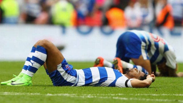 Cau thu Reading do guc, khoc nuc no sau that bai hinh anh