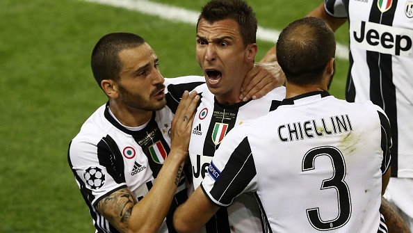 Ronaldo, Mandzukic ghi ban dep nhat Champions League hinh anh