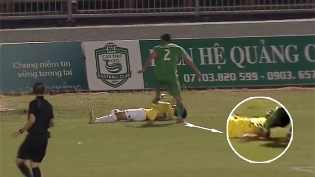 Cau thu U20 Viet Nam bi Tran Chi Cong ra don ac y hinh anh