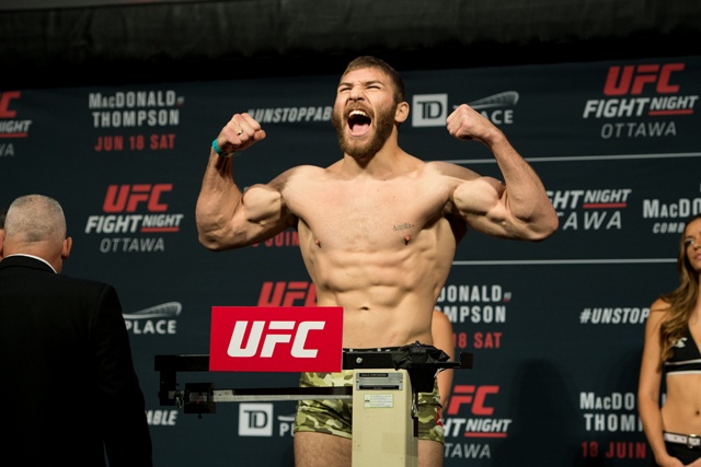 Video Cutelaba ha guc doi thu chi sau 22 giay hinh anh