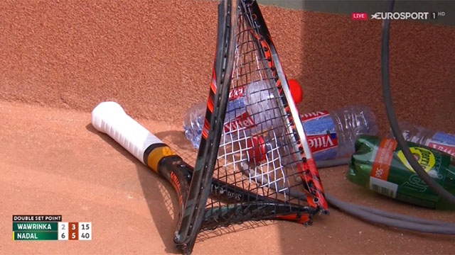 Wawrinka dap nat vot sau pha danh bong hong kho tin hinh anh