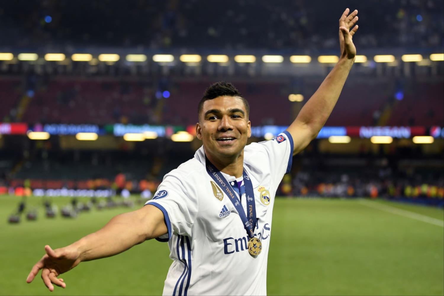 Nhung pha danh chan xuat sac cua 'may quet' Casemiro hinh anh