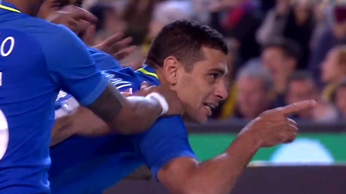 Cau thu Brazil ghi ban sau 10 giay hinh anh