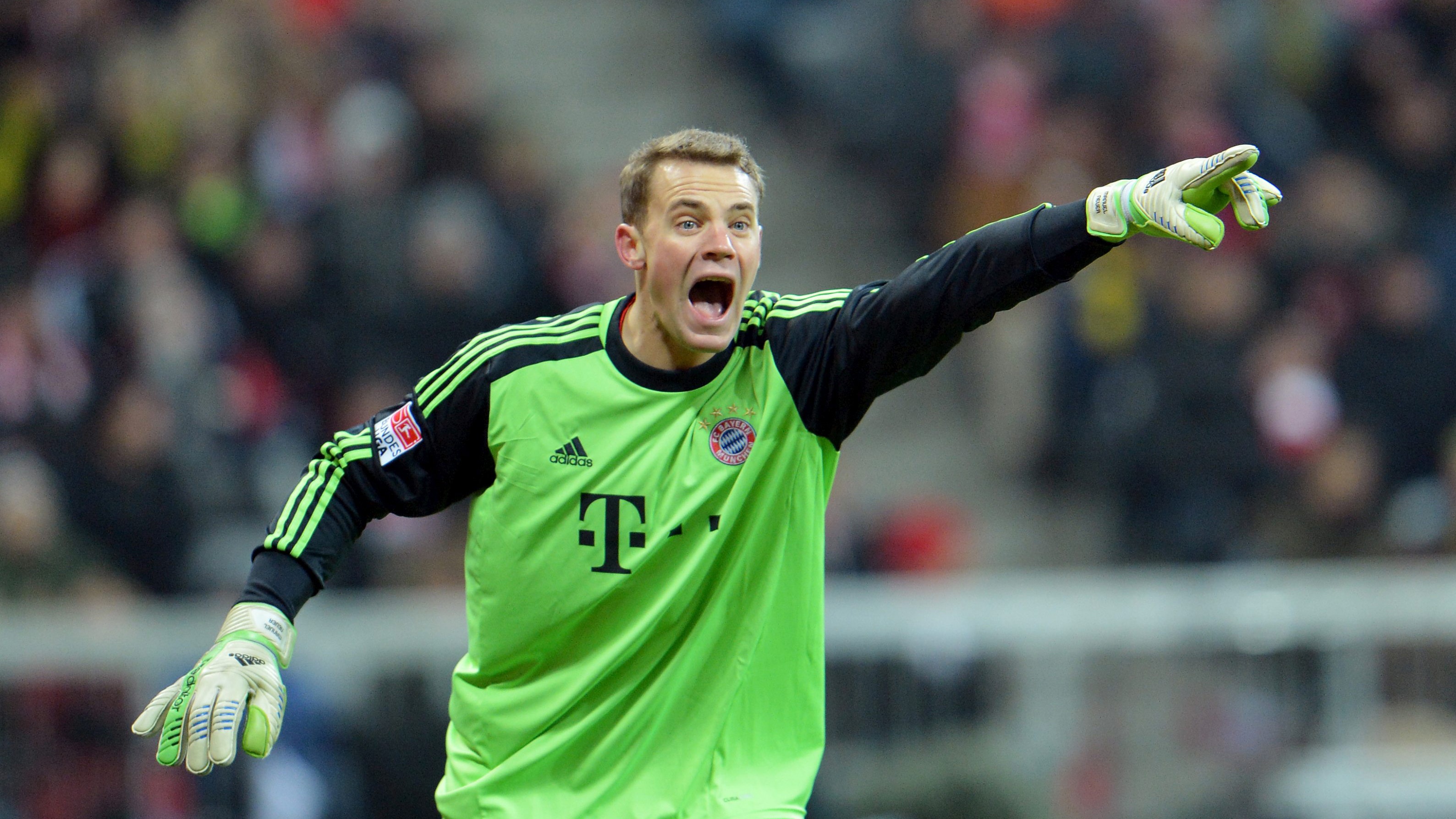 Neuer cuu thua hay nhat Bundesliga mua giai vua qua hinh anh