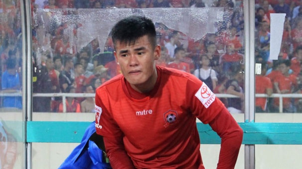 Vi sao bao luc lien tiep xay ra voi bong da VN du an phat rat nang? hinh anh