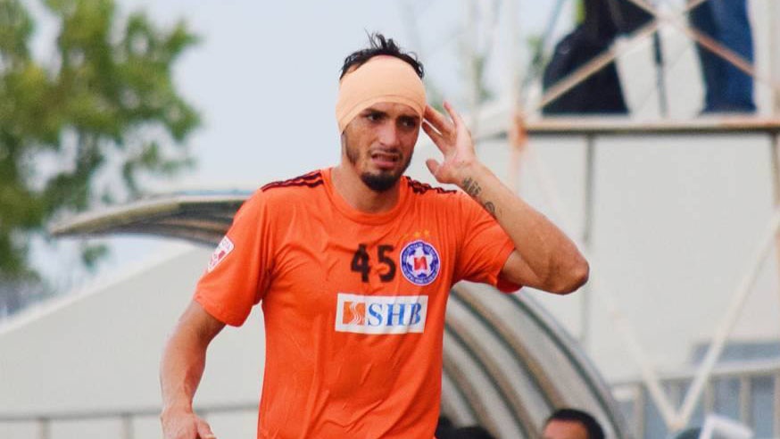 Samson 'tung cuoc' khien cau thu Da Nang bang dau hinh anh