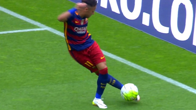 Nhung pha xu ly bong theo phong cach rabona an tuong nhat mua giai hinh anh