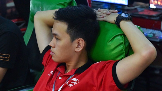 Huyen thoai AOE Trung Quoc vui suong khi thang Chim Se Di Nang hinh anh