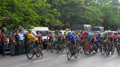 Ao vang khong doi chu sau chang 4 cuoc dua xe dap ve Truong Son hinh anh