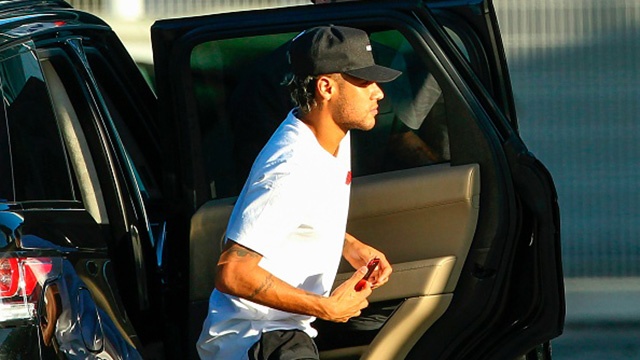 Nhung khoanh khac an tuong dau tien cua Neymar khi den PSG hinh anh