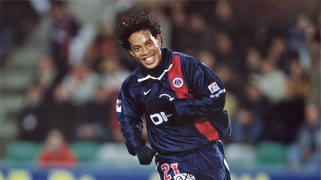 Ronaldinho tung tung hoanh o PSG nhu nao? hinh anh