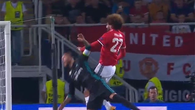 Tinh huong tranh chap voi Ramos khien Fellaini do mau hinh anh