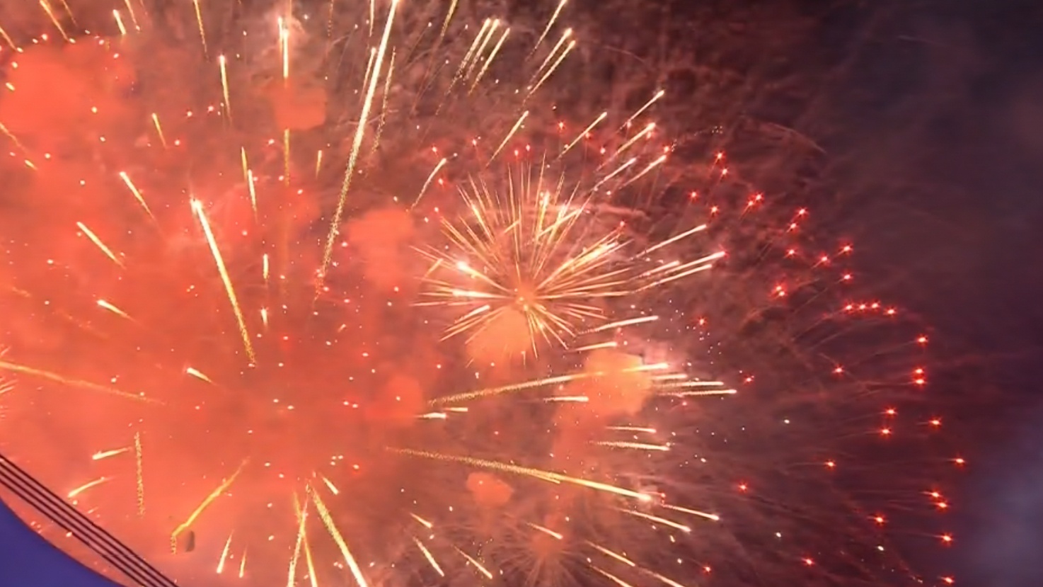 Man phao hoa ruc sang ket thuc le khai mac SEA Games hinh anh