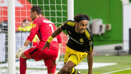 Dortmund thang dam Wolfsburg o tran khai man Bundesliga hinh anh