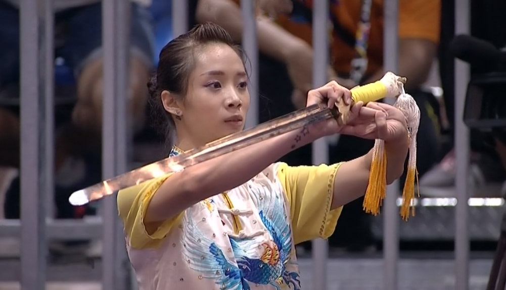 Man trinh dien mang ve HCV dau tien cho TTVN cua Thuy Vi hinh anh