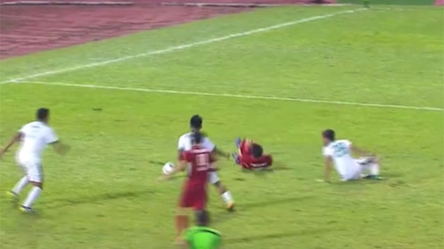 Tinh huong trong tai bo qua qua 11 m cua U22 Viet Nam hinh anh