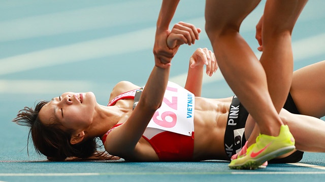 VDV chay 5.000 m diu dong doi an mung chien thang hinh anh