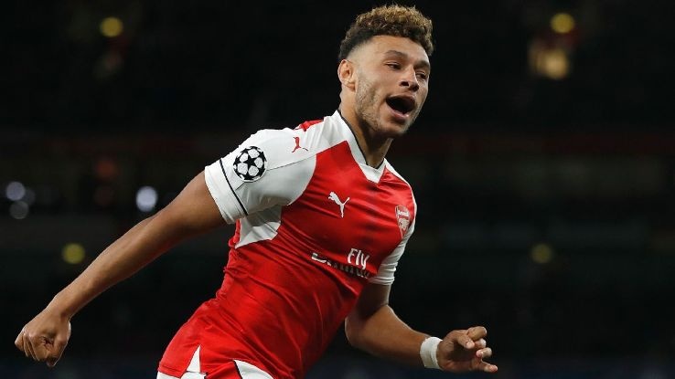 Nhung pha choi bong toc do ky thuat cua Oxlade-Chamberlain hinh anh